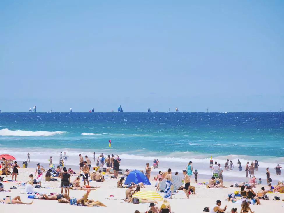 surfers-paradise-beach-people-swimming