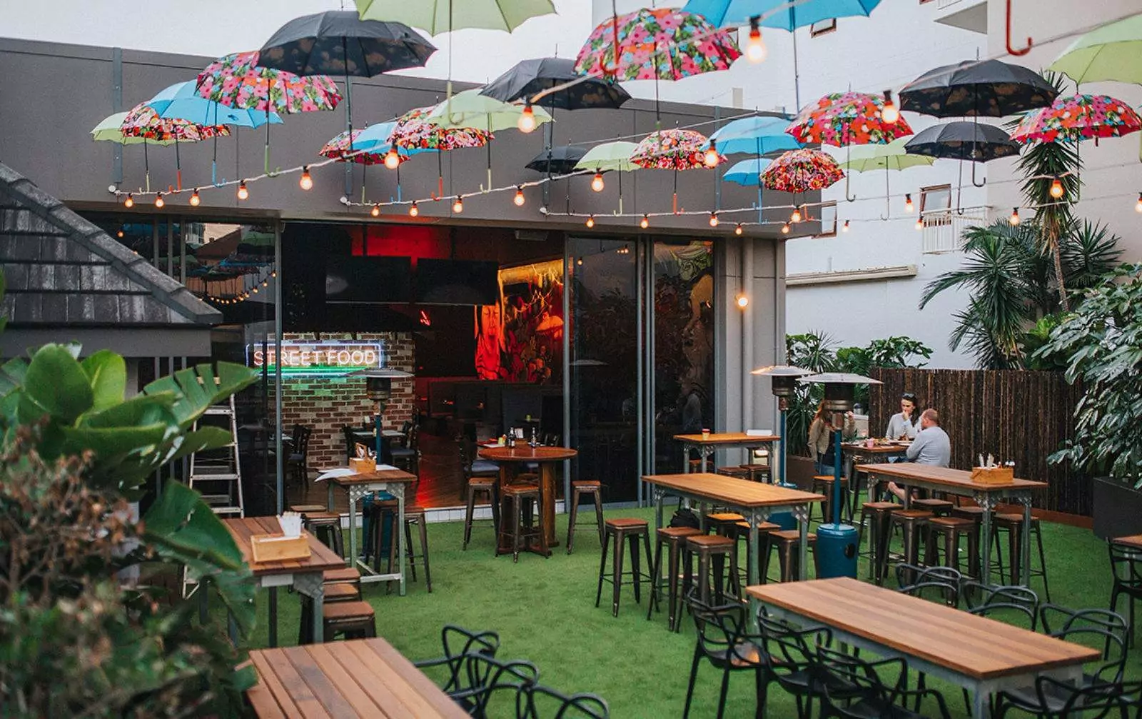 hideaway-kitchen-and-bar-broadbeach-alfresco-area