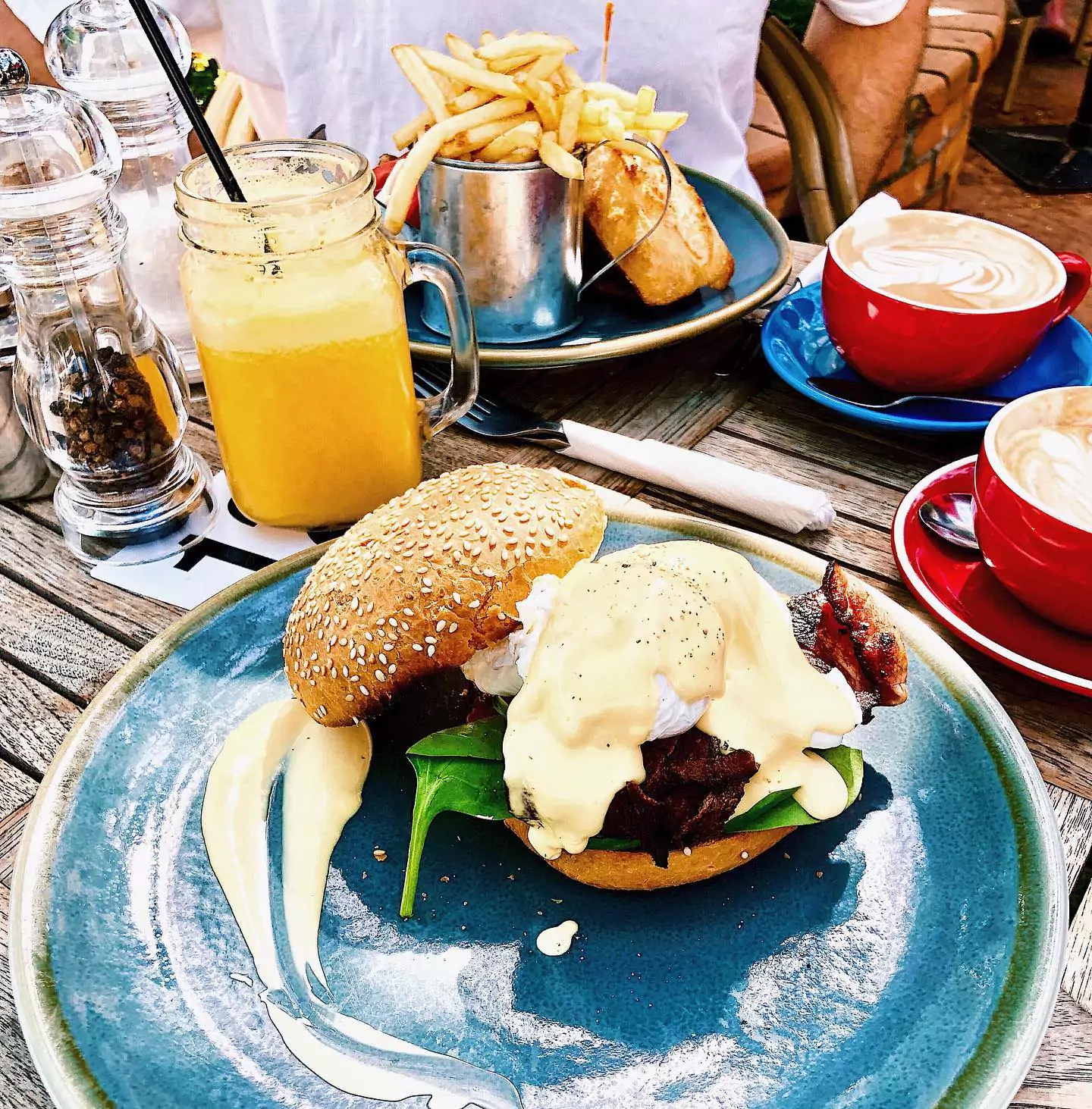 le-jardin-main-beach-food-outside