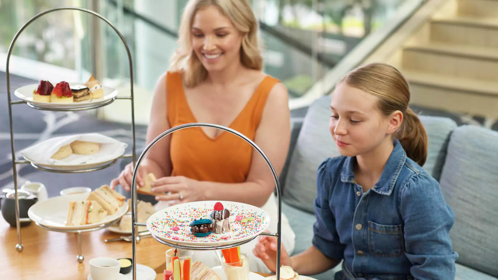 royal-pines-panorama-mother-daughter-at-high-tea